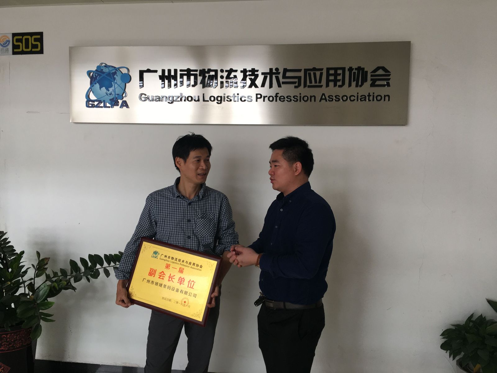 总攻男男双性高H浪荡小说